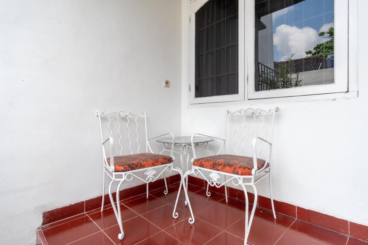 Oyo Living 2843 Raz House Syariah Hotel Medan Exterior foto