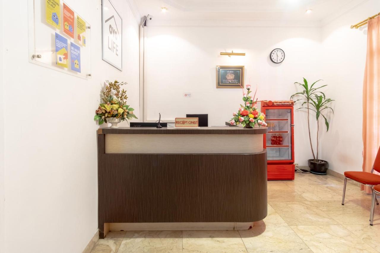 Oyo Living 2843 Raz House Syariah Hotel Medan Exterior foto